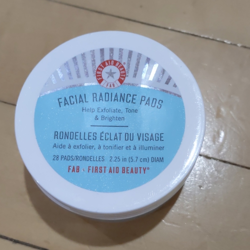 First Aid Beauty Facial Radiance Pads